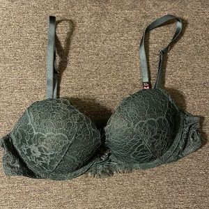 Brand New Victoria Secret Push -Up Lace Bra